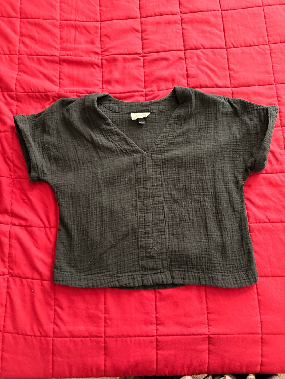 Universal Thread Black Short Sleeve V-Neck Gauze Top